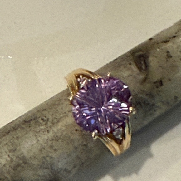 Jewelry - Sparkly 14 karat Gold and Amethyst Gemstone Ring